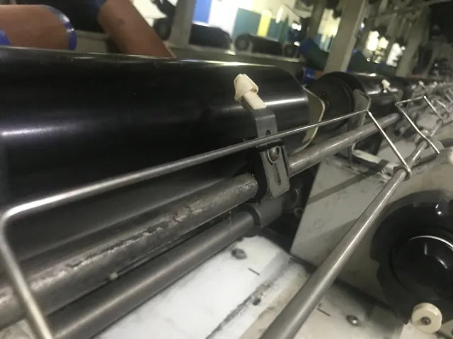 Peça de reposição em polímero instalada na máquina